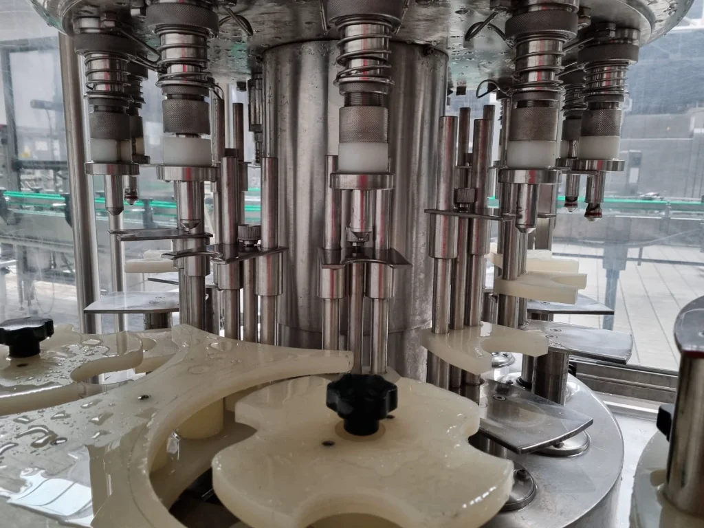 Used filling and capping monoblock AVE 1998 - 2000bph - Image 4