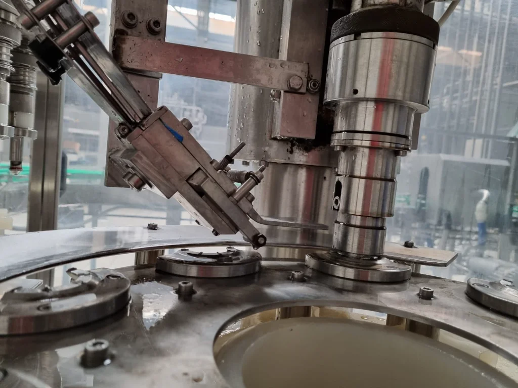 Used filling and capping monoblock AVE 1998 - 2000bph - Image 5