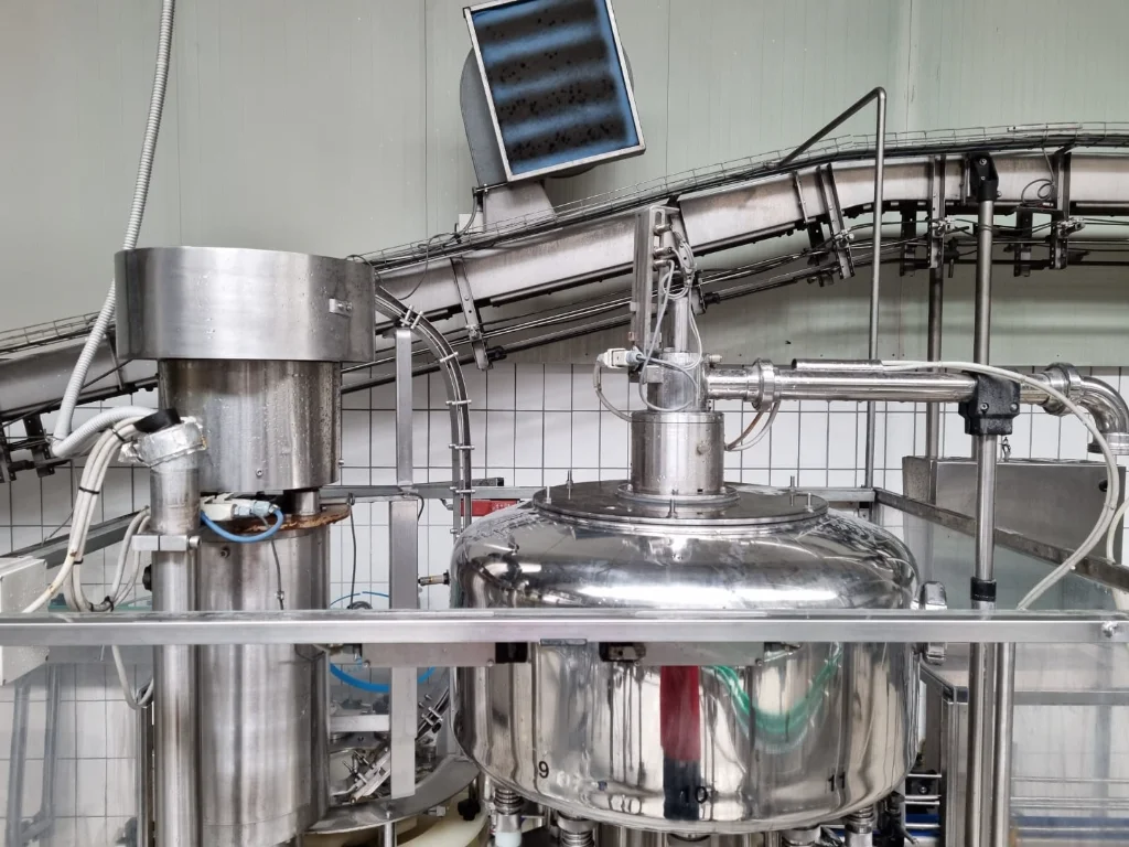 Used filling and capping monoblock AVE 1998 - 2000bph - Image 6